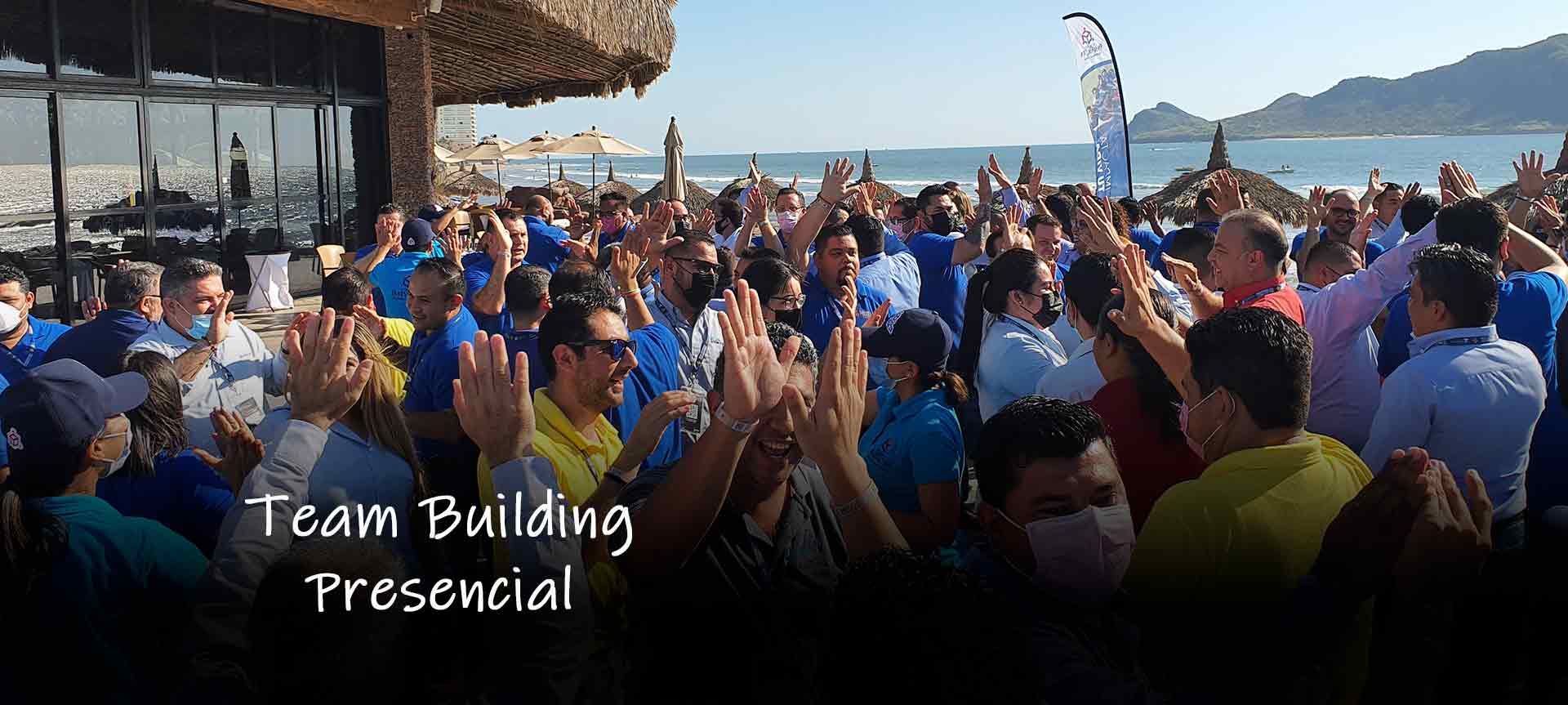 Evento de Team Building Presencial, donde los colaboradores participan en actividades para mejorar la comunicación y el liderazgo.