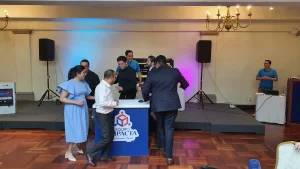 Dinámica de 100 Mexicanos Dijeron en pleno proceso, con el equipo empresarial listo para presionar el botón.